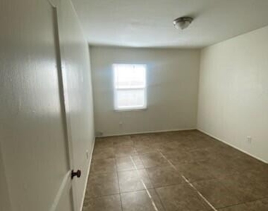 1507 N 15th Avenue - Photo Thumbnail 11