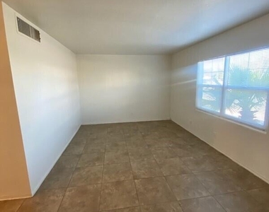 1507 N 15th Avenue - Photo Thumbnail 7