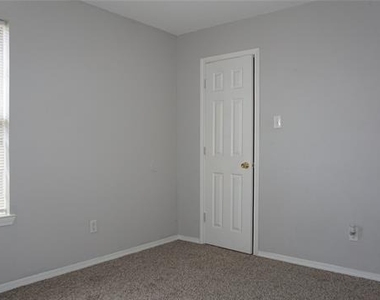 7819 Novella Drive - Photo Thumbnail 8