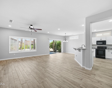 16536 W Rock Springs Lane - Photo Thumbnail 5