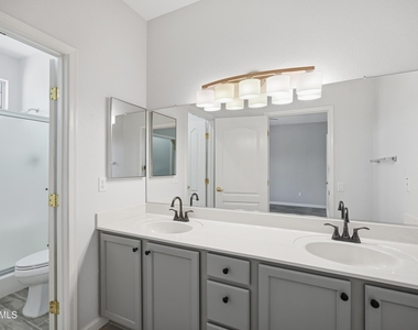 16536 W Rock Springs Lane - Photo Thumbnail 15