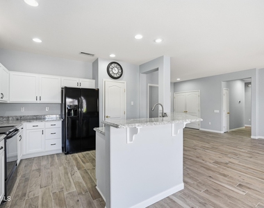 16536 W Rock Springs Lane - Photo Thumbnail 7
