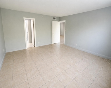 4321 Nw 9th Avenue - Photo Thumbnail 2