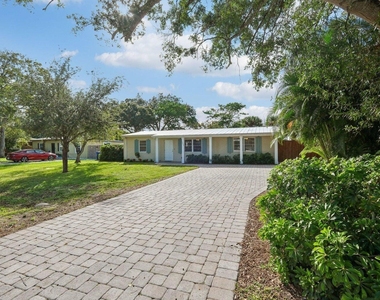 1455 15th Avenue - Photo Thumbnail 2