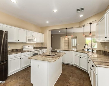 26735 N 127th Drive - Photo Thumbnail 12