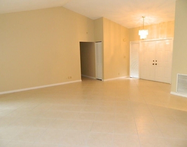 4002 Nw 73rd Avenue - Photo Thumbnail 2