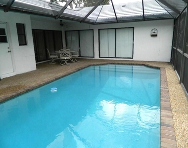4002 Nw 73rd Avenue - Photo Thumbnail 9