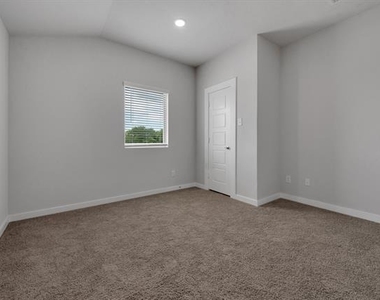 606 Green Grass Drive - Photo Thumbnail 18