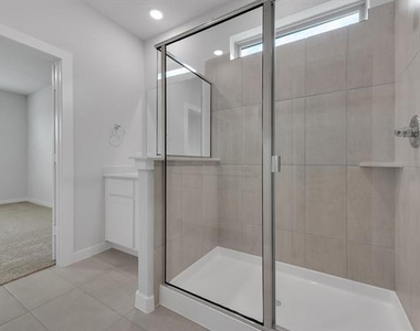 606 Green Grass Drive - Photo Thumbnail 16