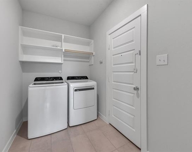 606 Green Grass Drive - Photo Thumbnail 11
