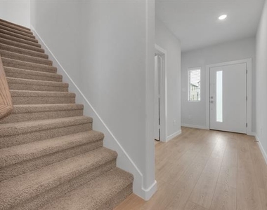 606 Green Grass Drive - Photo Thumbnail 1