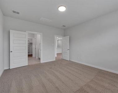 606 Green Grass Drive - Photo Thumbnail 13