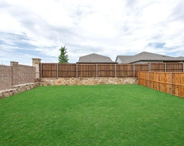 606 Green Grass Drive - Photo Thumbnail 23