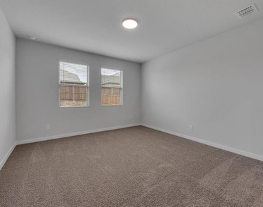 606 Green Grass Drive - Photo Thumbnail 12