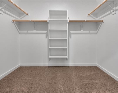 606 Green Grass Drive - Photo Thumbnail 17