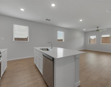 606 Green Grass Drive - Photo Thumbnail 10