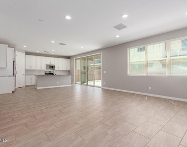 2467 E Athena Avenue - Photo Thumbnail 4