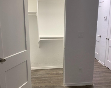 4306 N 12th Street - Photo Thumbnail 8