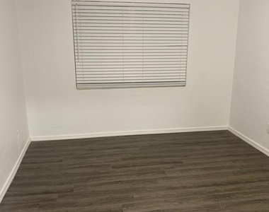 4306 N 12th Street - Photo Thumbnail 5