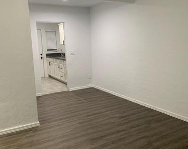 4306 N 12th Street - Photo Thumbnail 2