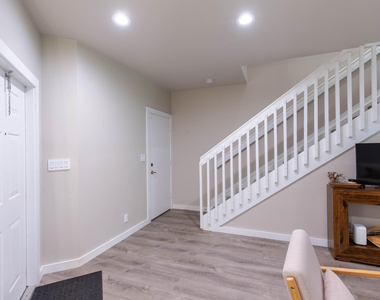 13792 Creston Place - Photo Thumbnail 11