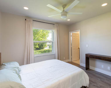 13792 Creston Place - Photo Thumbnail 12