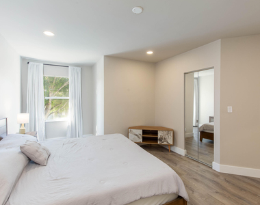 13792 Creston Place - Photo Thumbnail 14
