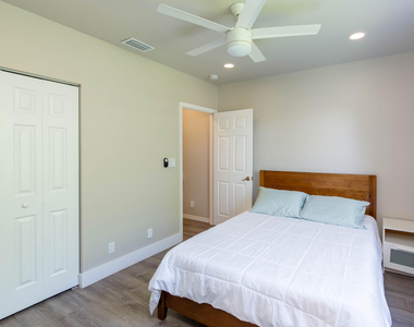 13792 Creston Place - Photo Thumbnail 20