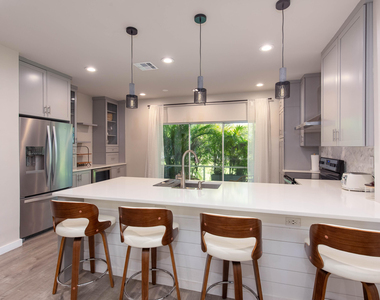 13792 Creston Place - Photo Thumbnail 4