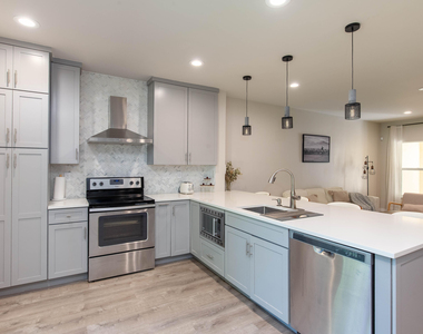 13792 Creston Place - Photo Thumbnail 5