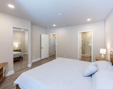 13792 Creston Place - Photo Thumbnail 16