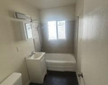 1405 W Clarendon Avenue - Photo Thumbnail 16