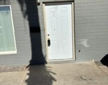 1405 W Clarendon Avenue - Photo Thumbnail 2