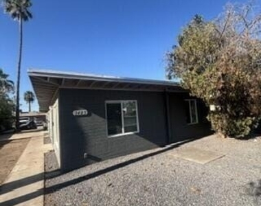 1405 W Clarendon Avenue - Photo Thumbnail 1