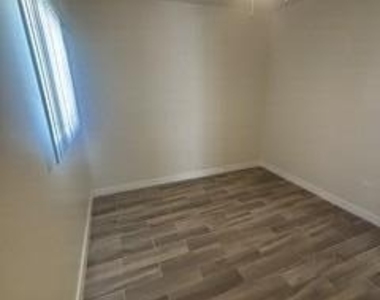 1405 W Clarendon Avenue - Photo Thumbnail 13