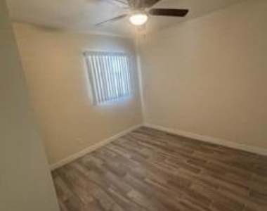 1405 W Clarendon Avenue - Photo Thumbnail 10