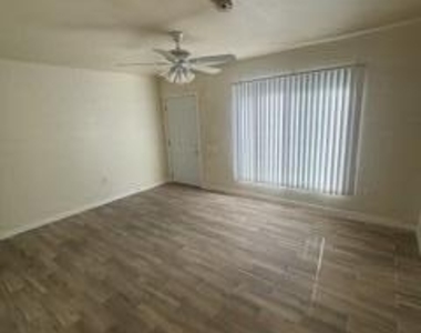 1405 W Clarendon Avenue - Photo Thumbnail 4