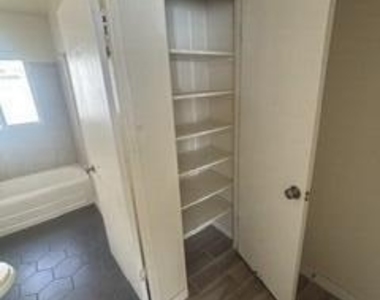 1405 W Clarendon Avenue - Photo Thumbnail 14