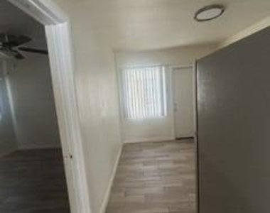 1405 W Clarendon Avenue - Photo Thumbnail 6