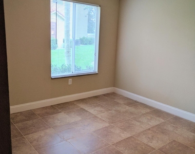12840 Vista Isles Drive - Photo Thumbnail 5