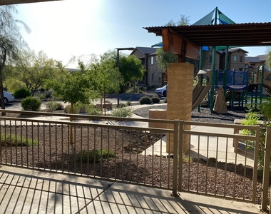 2130 W Hunter Court - Photo Thumbnail 5