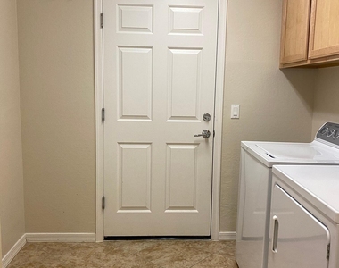 2130 W Hunter Court - Photo Thumbnail 4