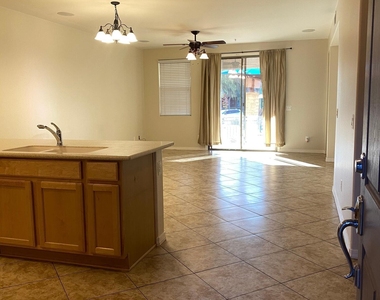 2130 W Hunter Court - Photo Thumbnail 2