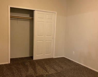 2130 W Hunter Court - Photo Thumbnail 3
