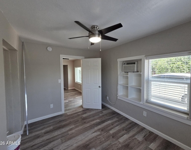 2336 N 11th Street - Photo Thumbnail 4