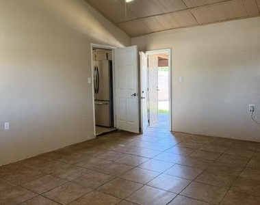 4949 W Verde Lane - Photo Thumbnail 12