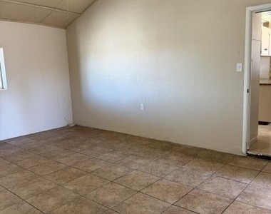 4949 W Verde Lane - Photo Thumbnail 11