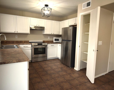 15338 N 148th Court - Photo Thumbnail 5