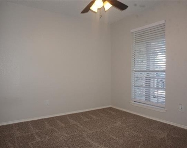 4704 Aspen Way - Photo Thumbnail 6