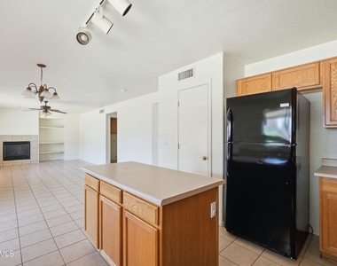 6107 N 135th Drive - Photo Thumbnail 10